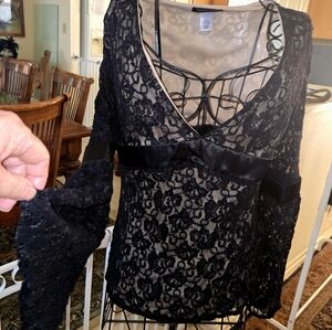 Lacy Sz S. top, Bell Sleeves.